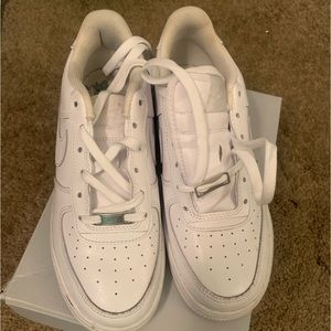 Men size 7 or ladies size 8 1/2 Nike Air Force 1